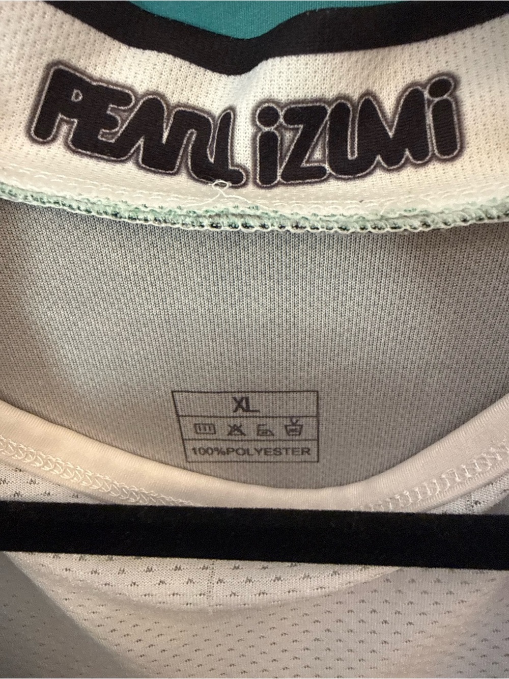 Pearl Izumi Black and White Men's Cycling Set with Abstract Graphic - Picture 2 of 9
